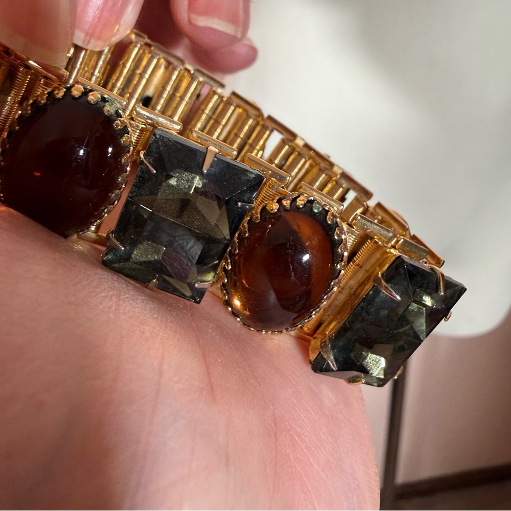 Antique 1930’s 40’s art deco oversized Amber Grey Glass Wide Gold Bracelet - Picture 5 of 17